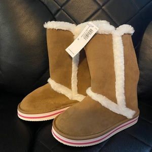 Old Navy Tan Fuzzy Boots